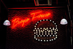 Photo n°5 de 231 East Street Chartres - LE Gourmet Burger à Chartres à Chartres (Bar karaoké)