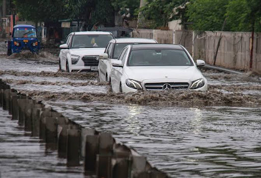 🚗🌧️ Heavy Rain & Waterlogging? Take Care of Your Car! post image