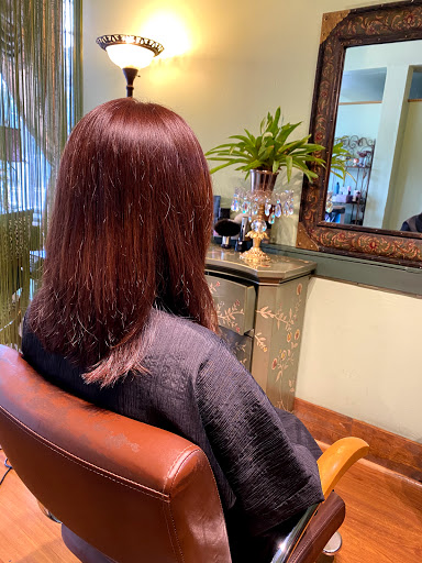 Peter Pan Hair Salon Logo
