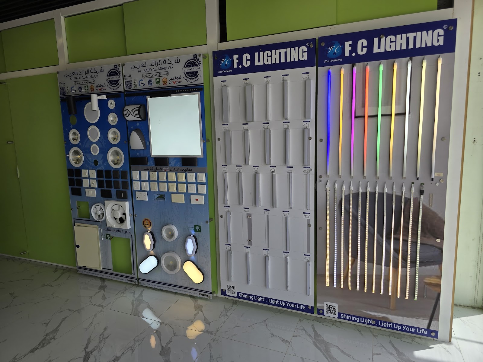 مؤسسة الإضاءة الساطعة التجارية LED - صورة 2