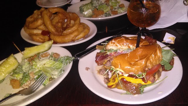 Red Coat Tavern