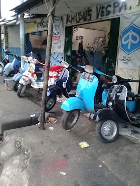 Bengkel Vespa Workshop, Author: Toto Nabila