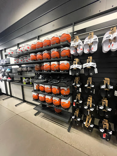 Phoenix Premium Outlets - Visual