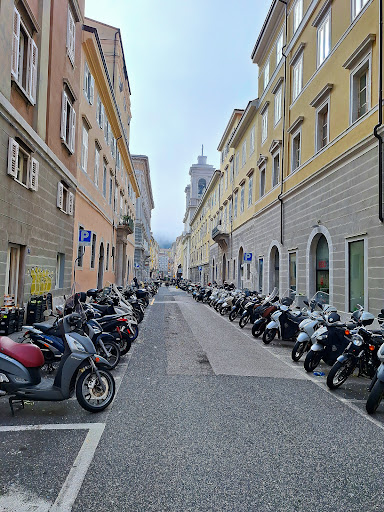Parcheggio scooter Via Torre bianca