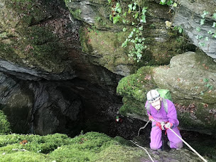 Photo n°26 de canyoning spéléo et raquettes Pyrénées autrement à Bagnères-de-Bigorre (Agence de voyages)
