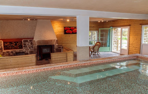 Photo de Gîte Moulin la Salmonière 22 personnes (Grand gîte de groupe piscine Bretagne) à Guiscriff (56560)