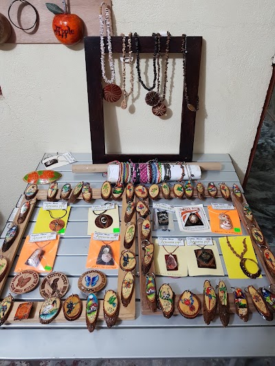 Photos of Souvenir De Artesan&iacute;as Falconiana