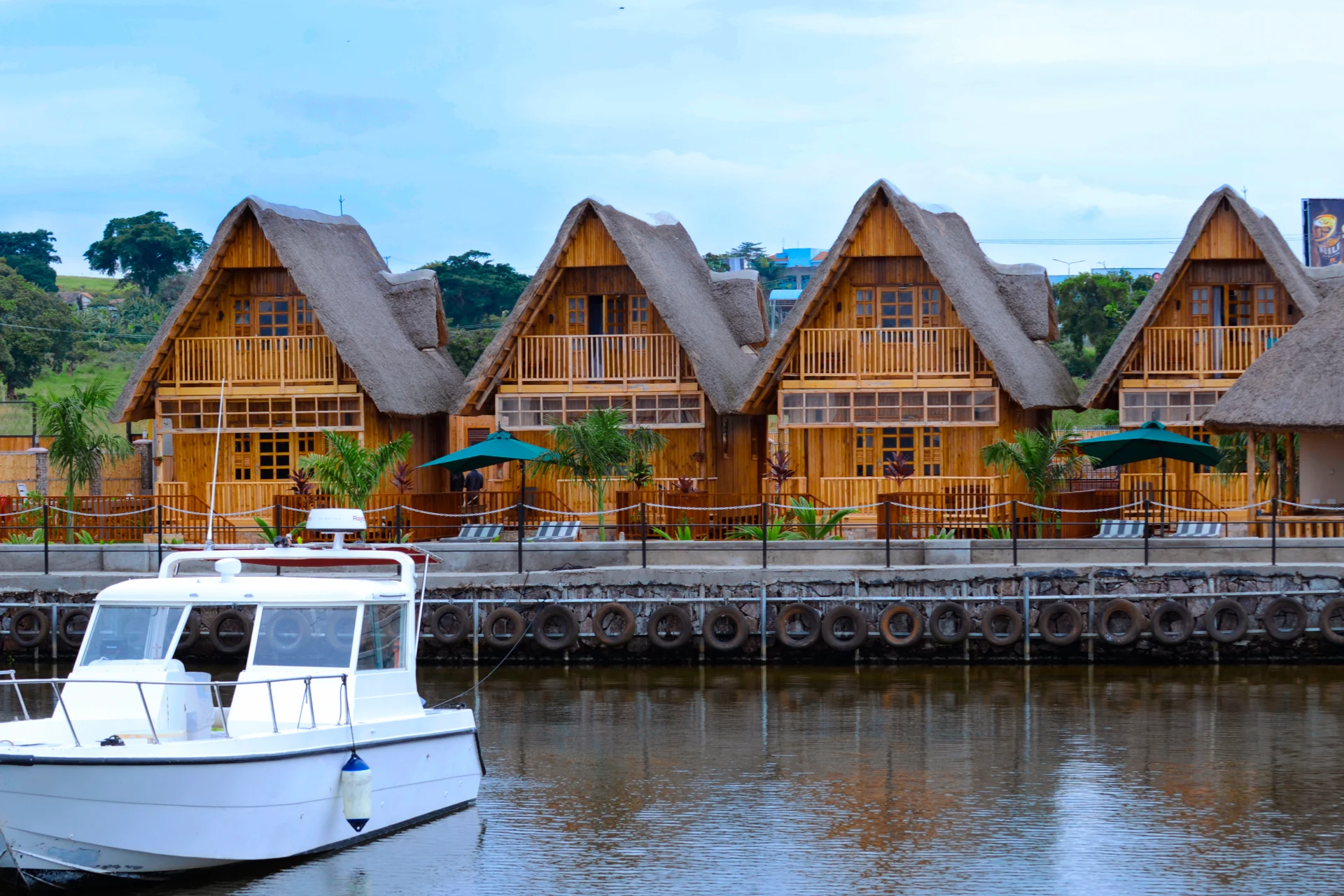 Pelican Lodge and Marina