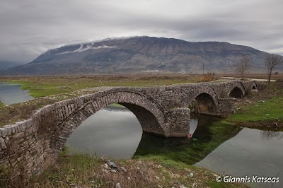 Πετρινο γεφυρι Γραψης