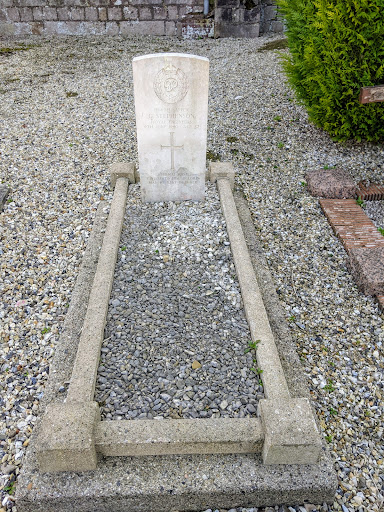 commonwealth war grave ww2 (anneville sur scie)