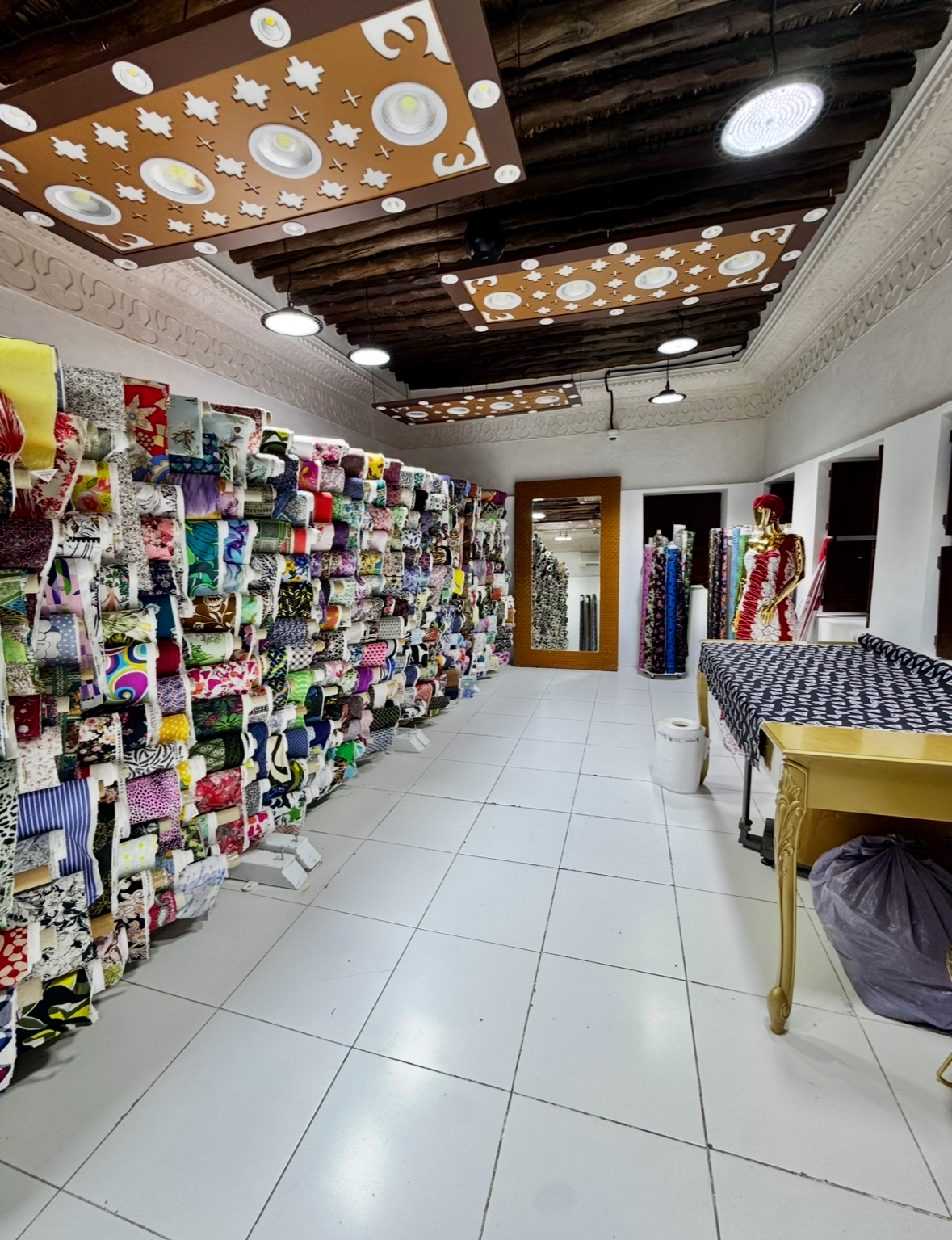 Liwa Fashion Dubai | Italian & European Fabrics | Tailoring Boutique - صورة 2