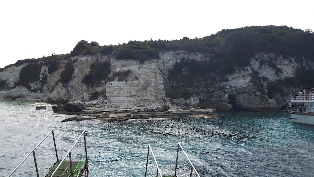 VOUTOUMI beach