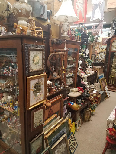 Country Crossroads Antiques - Thumbnail