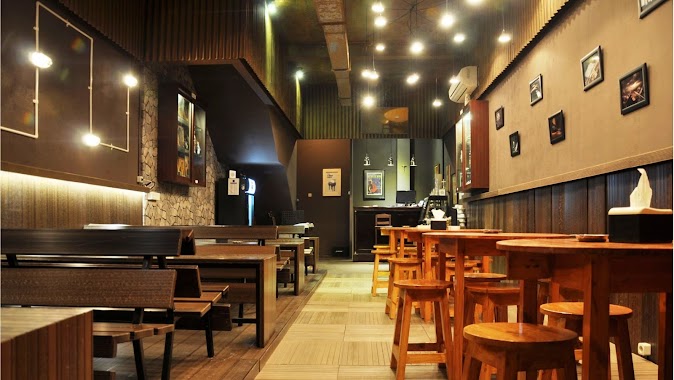 Strumento Bar & Pub, Author: Raka Faraknimella