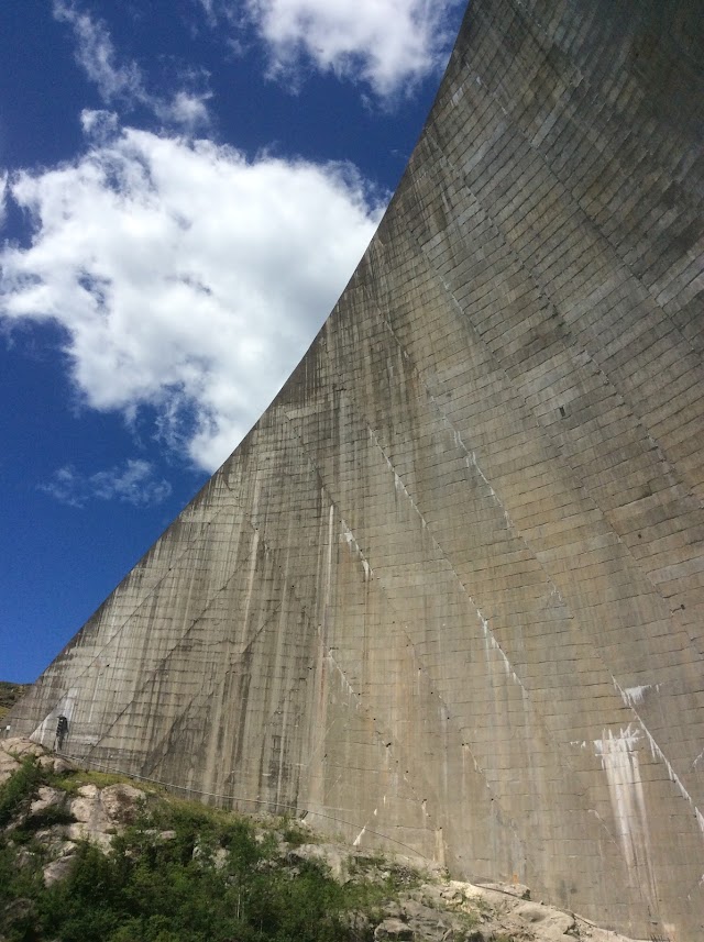 Le barrage Daniel-Johnson et la centrale Manic-5