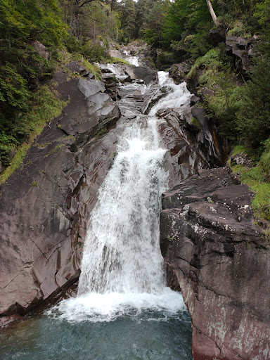 Cascada de La Larri Gallery - Spain