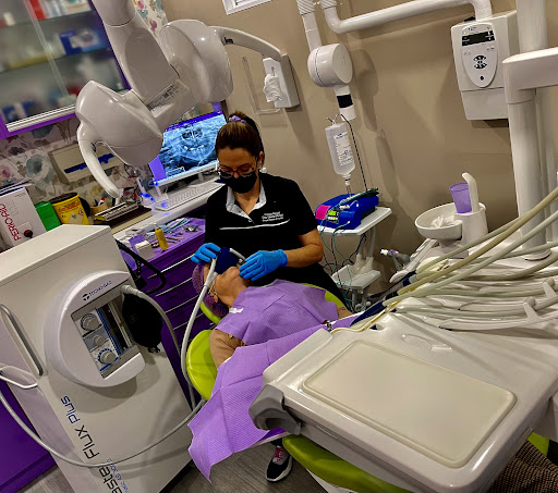 Clínica Dental Dra. Laura Muñoz (Grupo García Muñoz) - Thumbnail