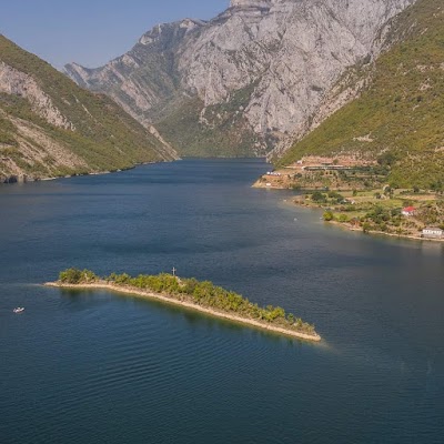 Ishulli Berishë, Koman, Albania