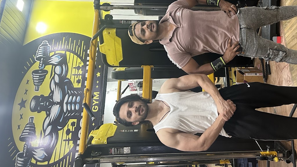 Muscle Mania Unisex Gym