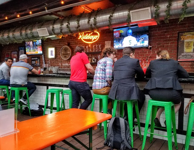 Sauf Haus Bier Hall & Garten