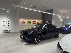 Photo n°29 de VPM Mazda Enghien à Enghien-les-Bains (Vendeur de voitures d'occasion)