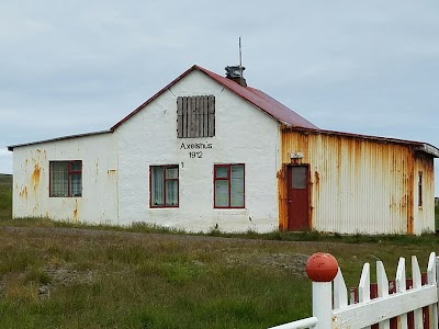 Photos of T-b&aelig;r Selvogi