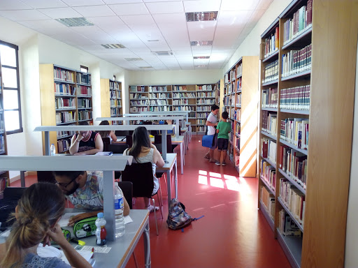 Biblioteca Pública de Cabra