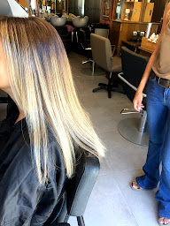 Photo n°18 de Karoll Caractère Coiffure à Marseille (Salon de coiffure)