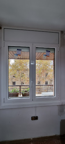 Tancaments Per La Llar Carrer de Joan Güell, 54, local, Distrito de Sants-Montjuïc, 08028 Barcelona, España