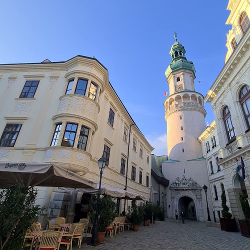 Nyitvatartás: Sopron Pláza