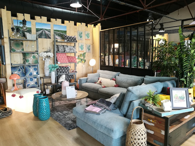 Hémisphère Sud Tours | Meubles, canapés et décoration - Magasin de meubles