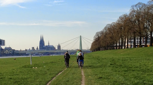 Radstation Köln am Rheinufer - Thumbnail