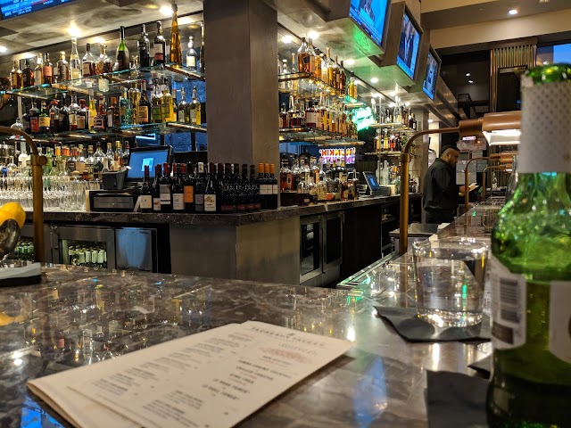 Taureaux Tavern