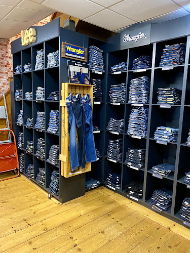 Reviews of J & B Menswear Limited in Norwich - Clothing store