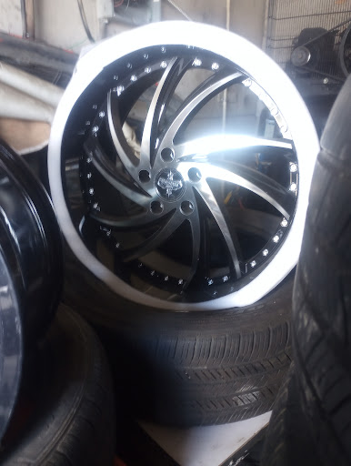 Hiway tires and twins - Thumbnail