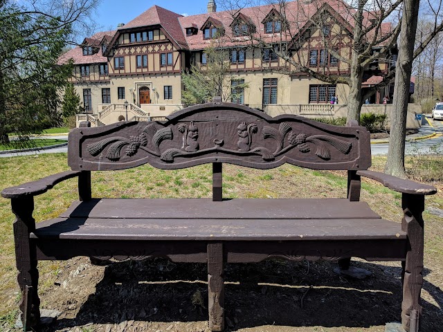 Alumnae House