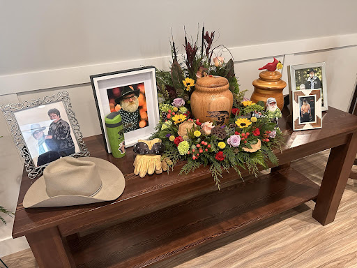 Artistic Florals by Leslie - Thumbnail
