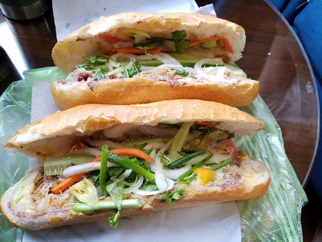 Bánh Mì Huỳnh Hoa