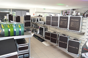 Photo n°4 de SONOPLAY , Magasin de matériel Sono, Dj, Studio MAO, Eclairage, Location, Evénementiel à Lens (Magasin de matériel pour DJ)