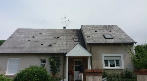 Photo de LB Rénovation - Couvreur zingueur en Creuse - Rénovation de toiture à Bussière-Dunoise (23320)