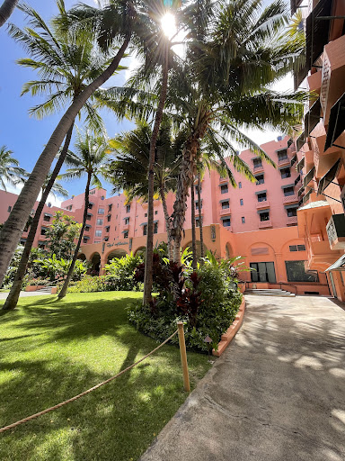レアレア・ラウンジ・ロイヤル・ハワイアン ・センター (LeaLea Lounge at the Royal Hawaiian Center) Gallery - United States
