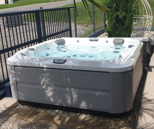 Photo de La Maison de la Pose Distributeur de la marque JACUZZI® à Perrigny (39570)