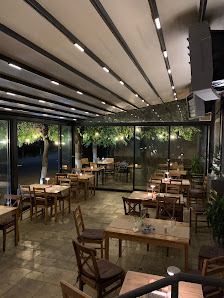 Simple Bistro Strada Lt. Col. Nicolae Cristescu Z1, Beiuș 415200, Romania