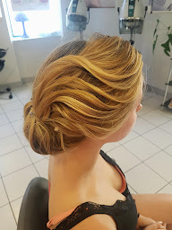 Photo n°31 de Line&hair Emeline Poulet à Moulins (Salon de coiffure)