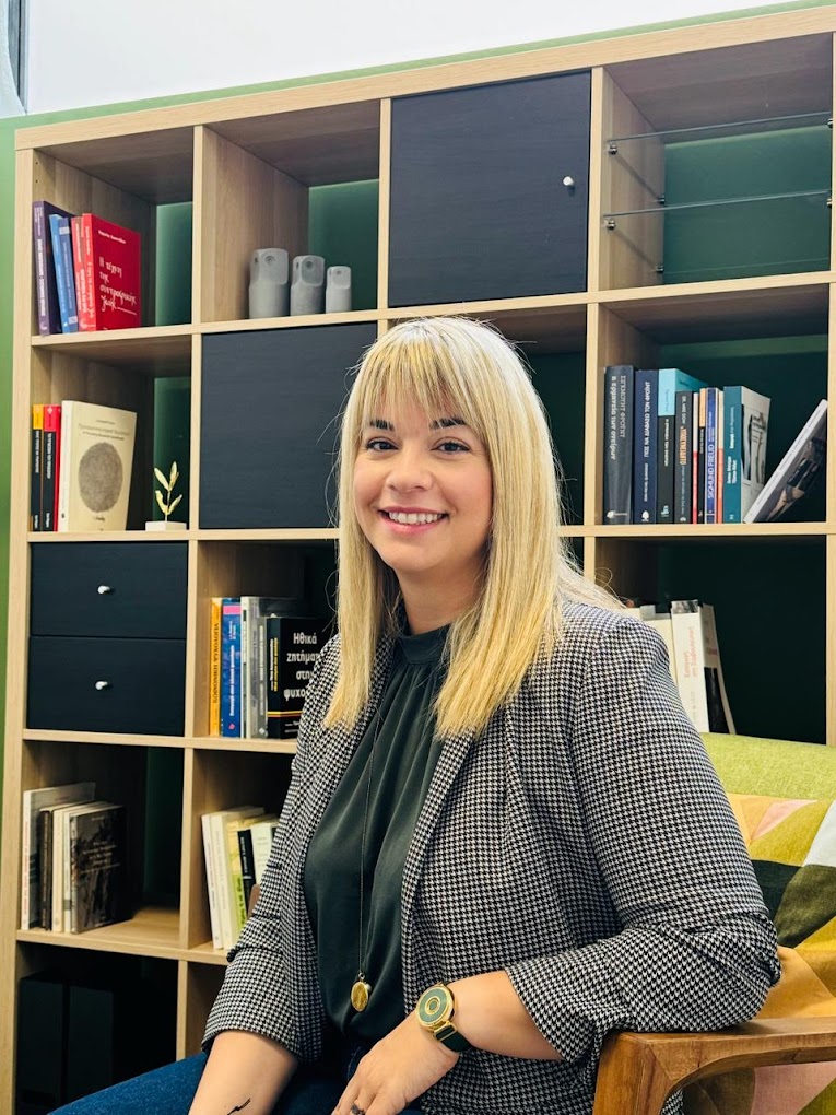 Ιωάννα Σακαλίδη - Συνθετική Ψυχοθεραπεύτρια