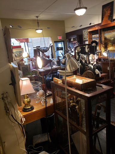 Baker's Dozen Antiques Gallery - United States