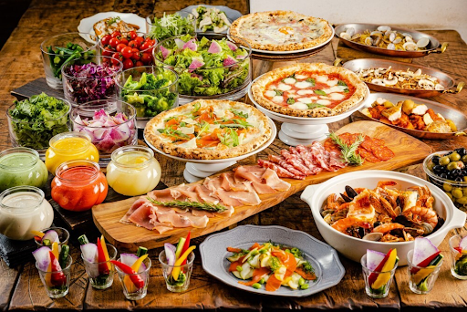 サルヴァトーレ・フェラガモ　角皿　3枚セット　ミニトレー 孔雀　花 PIZZA SALVATORE CUOMO & BAR 新宿【公式】ネット予約OK｜SALVATORE CUOMO