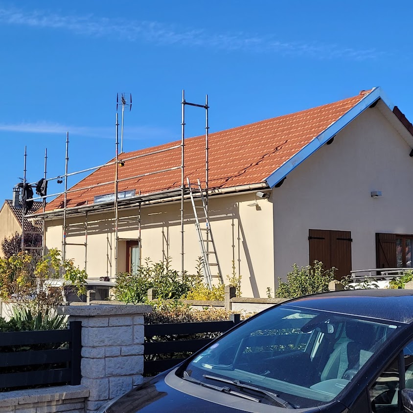 Artisan Sandero: Réparation toiture ravalement peinture Recherche Fuites Tuiles Couverture 95 VAL-D'OISE