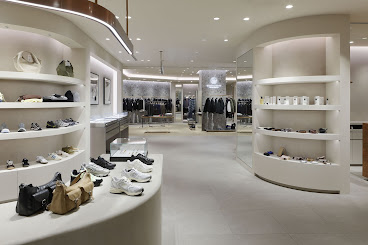 UNITED ARROWS YURAKUCHO by null