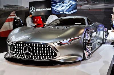 Photos of Mercedes Benz LAND ROVER OPEL FORD